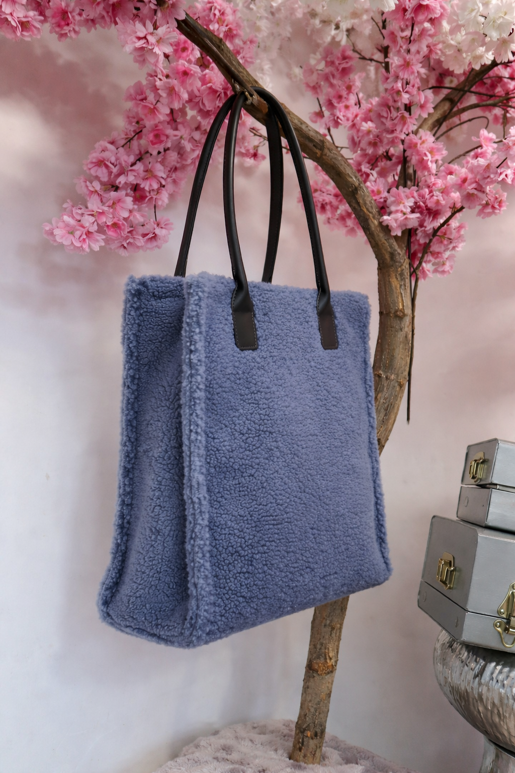 Boucle Teddy Tote Bag (Navy)